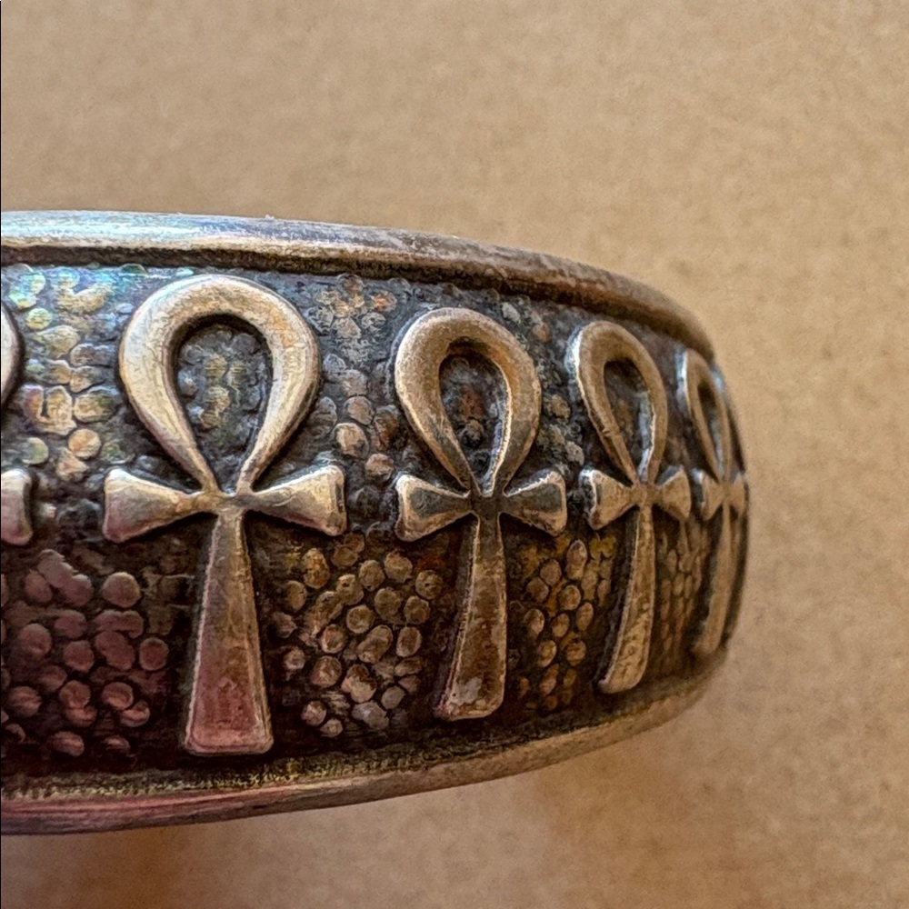 Cuff bracelet with cross pattern - Picture 5 of 5